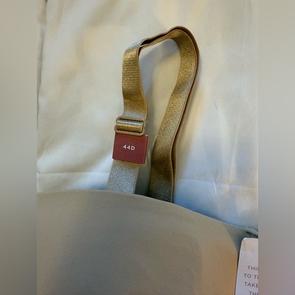 Cacique tan bra with underwire- new with tags size 44 D - Picture 2 of 5